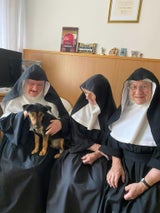 Nonnen bestzen Kloster