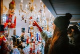 X-MAS SHOPPING. Zahlreiche Stände verkaufen Kunsthandwerk&nbsp;von lokalen Artists.