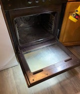 Krankheit vorgetäuscht: Fieberthermometer explodiert im Backofen