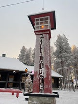 Arctic circle. Im Santa Claus Village überqueren&nbsp;Sie den Polarkreis – hier beginnt die Arktis.