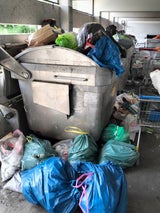 Mieter schlägt Alarm: Müllproblem in Floridsdorfer Gemeindebau eskaliert