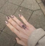 Auf Instagram zeigt Laura Maria Rypa ihr neues Tattoo. Es überdeckt das "P", das sie lange Zeit aus Liebe zu Pietro trug.