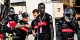 Influencer Khaby Lame schaut wieder einmal bei der Königsklasse des Motorsport vorbei