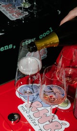 ›rot weiss rosé‹: Wie Österreichs Weinmarke die junge Generation erobert