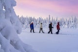 Schneeschuhwandern in unberührter Natur ein&nbsp;Abenteuer auf leisen Sohlen