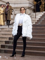Auch Jennifer Lopez lässt sich die Haute-Couture-Show von Schiaparelli nicht entgehen.