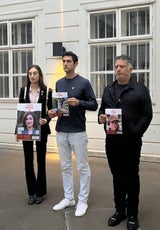 Angehörige israelischer Geiseln (v.l.n.r.) Alexandra Arayev, Tal Yeshurun und Eli Alibag