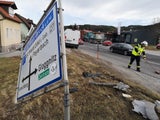 Klein-Lkw krachte gegen Tankstellen-Preistafel