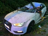 Beschädigter Pkw nach Unwetter in Schärding