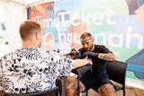 Ein Frequency-Besucher lässt sich den Schriftzug "Klimaticket" tätowieren