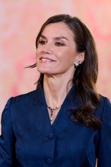 Königin Letizia schickt mit ihrem Look eine süße Liebesbotschaft