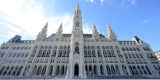 Wiener Rathaus-Fassade erstrahlt in neuem Glanz