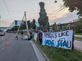 Klima-Aktivisten von Extinction Rebellion blockieren Linz