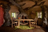 Auf Airbnb kann man jetzt in Shreks Sumpf übernachten