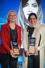 Im Schweizer Davos wurden Swarovski und Prinzessin Reema Bandar Al Saud von der World Woman Foundation geehrt und sprachen über ihr Wirken als Powerfrauen.