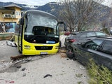 Bus auf Porsche in Fügen