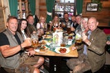 Schwarzenegger rockt die Wiesn - als Dirigent
