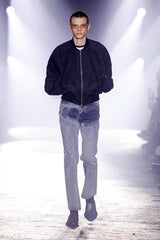 Neuer Trend? Riesen-Wirbel um Jeans mit Pipi-Flecken