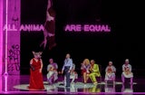 "Animal Farm" macht die Staatsoper zum Schlachthof