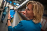 Leonore Gewessler mit ihrem digitalen Klima-Ticket