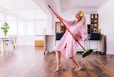 Wissenschaftlich bewiesen: So glücklich macht uns putzen