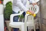 Mit diesen Hausmitteln werden Gartenmöbel wieder sauber