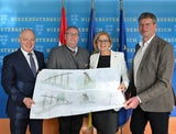 ecoplus Geschäftsführer Helmut Miernicki, Bürgermeister Friedrich Schechtner aus Hardegg, Landeshauptfrau Johanna Mikl-Leitner, Christian Übl, Nationalpark Thayatal GmbH  