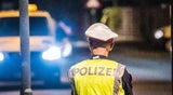 Die Polizei geht gegen die Tuning- und Raserszene vor.