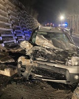 Auto gegen felsen