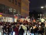 Türkische Fans stürmen Reumannplatz