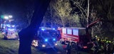 Auto mit Mutter und ihren Kindern in Fluss gestürzt