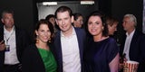 Kurz-Film: Kanzler Nehammer bei Premieren-Party
