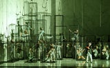 "Animal Farm" macht die Staatsoper zum Schlachthof