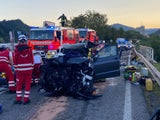 Schwangere und Kleinkind nach Pkw-Kollision schwer verletzt