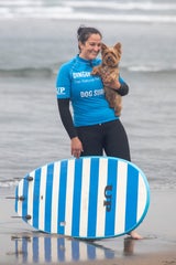 Fellnasen auf der Welle: Vierbeiner zeigen Talent bei Hundesurf-EM