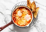 Zum Brunch: Shakshuka vielfältig aufgetischt