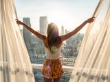 Schnelle Wachmacher: So kommen Sie morgens leichter aus dem Bett