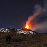 Ätna spuckt wieder Lava