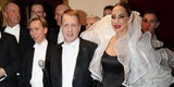 Lugner hat Priscilla fest im Griff