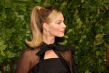 Barbiecore ist out! Margot Robbie setzt jetzt auf Gothic-Chic
