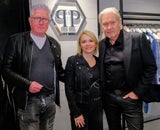 Ernst und Manuela Fischer mit Johnny Logan