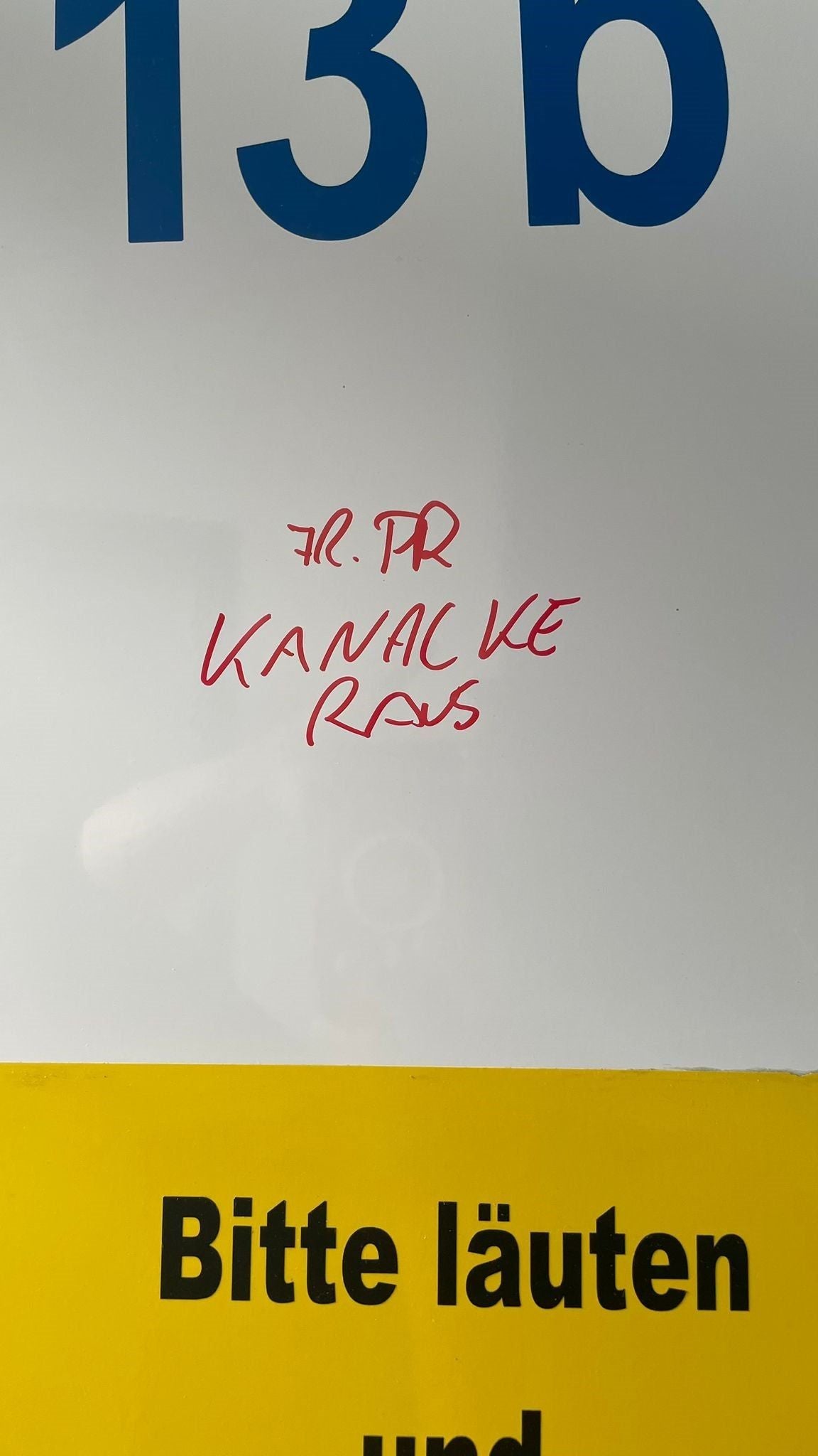 Vor 2 Jahren: Beschmierte Ordinationstür