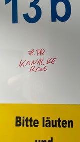 Beschmierte Ordinationstür
