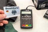 Die Bezahlkarte für Flüchtlinge in Deutschland