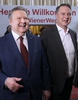Bürgermeister Michael Ludwig und Andreas Babler  ziehen an einem Strang