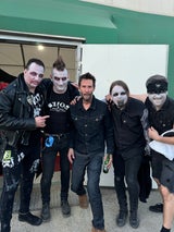 „Zombies“: um 12 Uhr noch im Büro. Um 19 Uhr dann ein Selfie mit Keanu Reeves