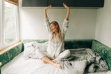 Bewegung eignet sich tatsächlich als Schlafmittel. Ob Yoga, Krafttraining oder Ausdauersport ist dabei egal.   