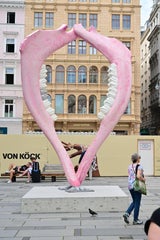 Riesen-Vagina sorgt für Erregung am Graben