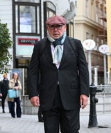 Ex-Bundeskanzler und Ex-SPÖ-Chef Alfred Gusenbauer auf dem Weg zur Signa-Hauptversammlung