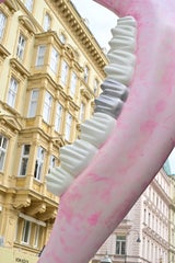 Riesen-Vagina sorgt für Erregung am Graben